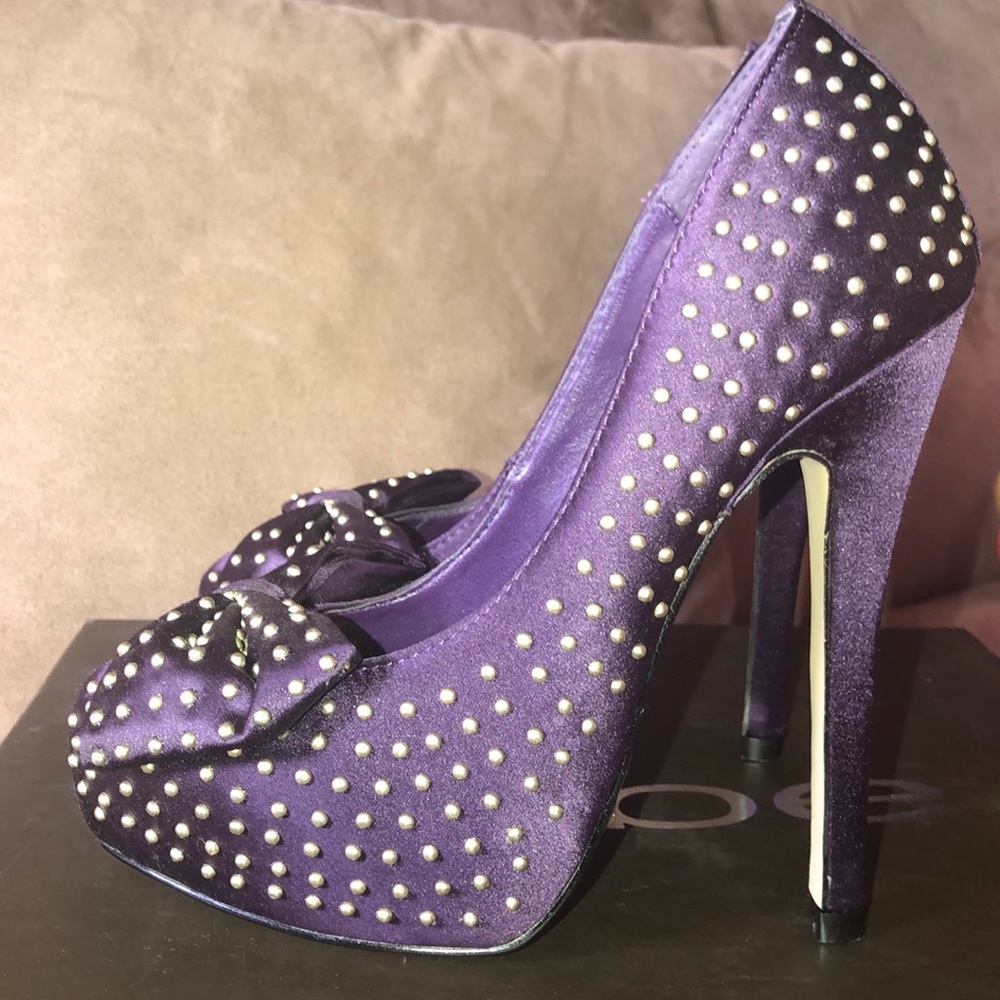 LIZZY High Heels BEBE satin studded bow pump